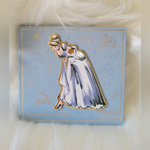 🩵CINDERELLA EYESHADOW PALETTE 🩵 - Picture 2 of 5